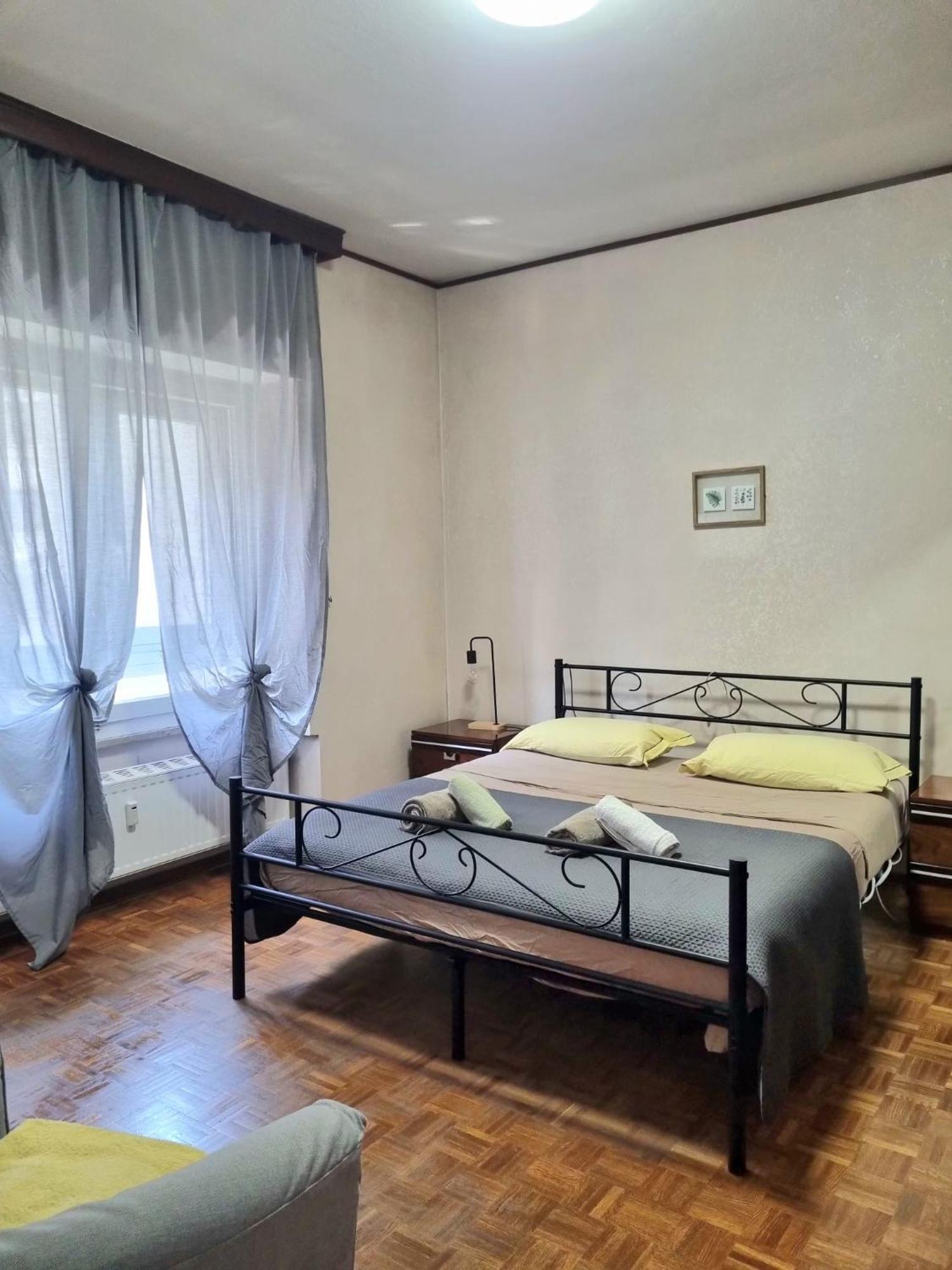 Ultimo Piano Con Parcheggio Appartement Triëst Buitenkant foto