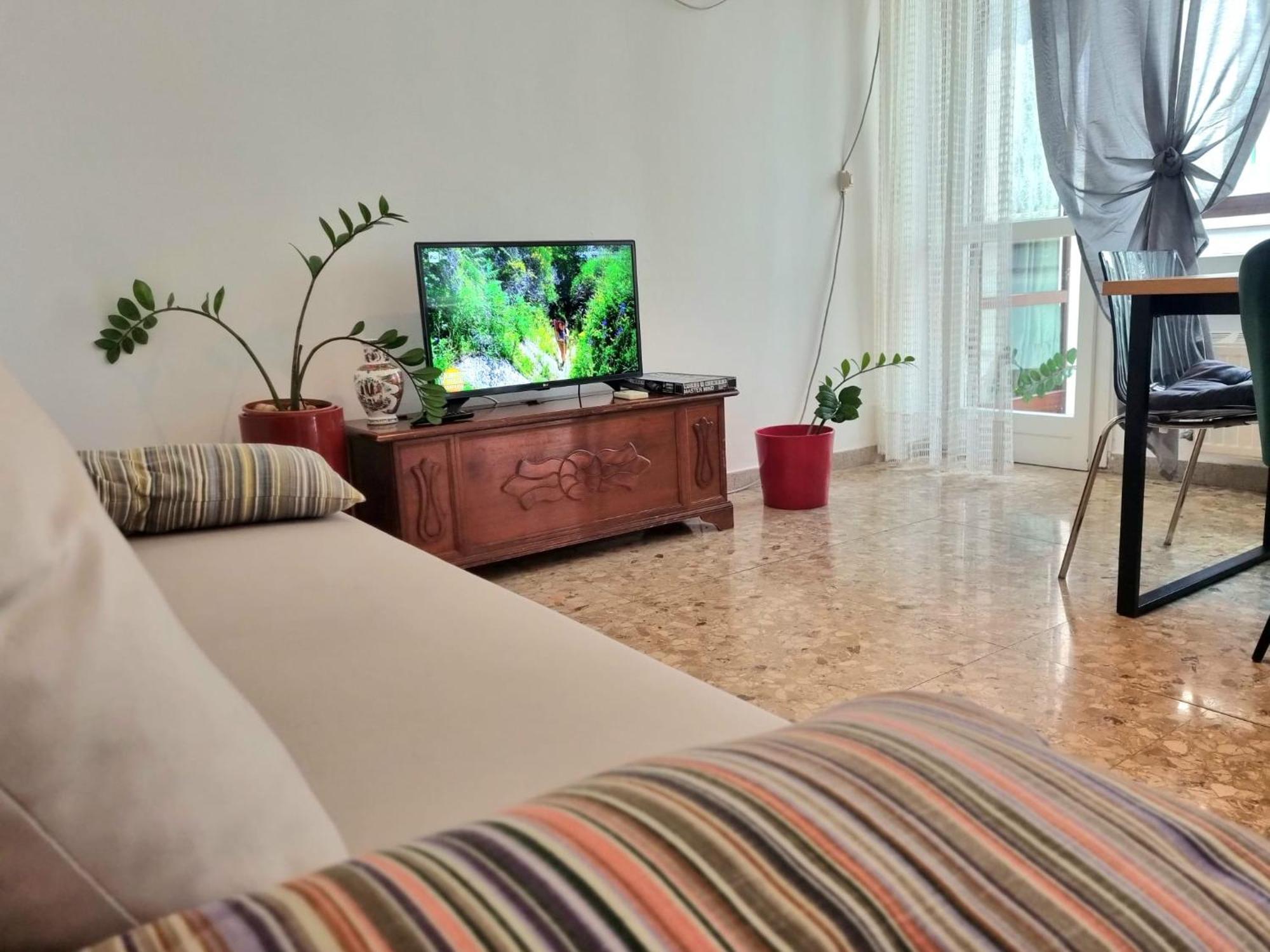 Ultimo Piano Con Parcheggio Appartement Triëst Buitenkant foto